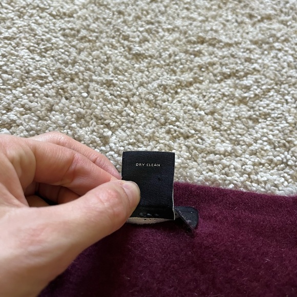 C by Bloomingdales 100% Cashmere Sweater Short Sleeve Purple Size Small *READ* - Picture 3 of 7